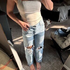 Distressed Light Blue Levi Jeans
